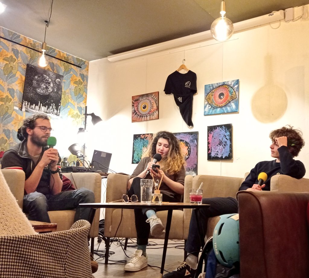 Galanne 🌸 (@ga_lanne) on Twitter photo Ce soir, je suis à la soirée de lancement du podcast #Lecampdebase de @EWadelle 🎙️
Au programme :
Enregistrement d'un épisode en direct avec notamment Victor Andrade de <a href="/RefugeLab/">Refuges Sentinelles</a> et écoute du 1e épisode 🎧
Un podcast qui promet d'être intéressant 👌🏼 Ce soir, je suis à la soirée de lancement du podcast #Lecampdebase de @EWadelle 🎙️
Au programme :
Enregistrement d'un épisode en direct avec notamment Victor Andrade de <a href="/RefugeLab/">Refuges Sentinelles</a> et écoute du 1e épisode 🎧
Un podcast qui promet d'être intéressant 👌🏼