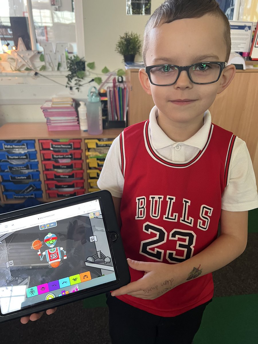 AshwoodYear2's tweet photo. There’s nothing like matching your @numbots robot for #NumberDay #DREAMers @satrust_ https://t.co/hcnQnNk9U5