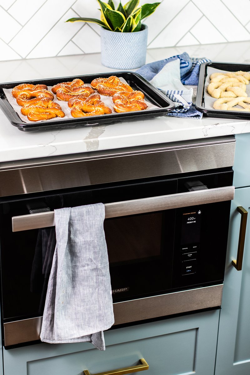 SharpHomeUSA's tweet image. So what do you cook in a Sharp SuperSteam+ Superheated Steam and Convection Built-In Wall Oven to impress yourself and others?

Pretty much anything! But we'll give you a few of our favorite recipes anyways: bit.ly/32JFez0 #steamcooking #recipeshare