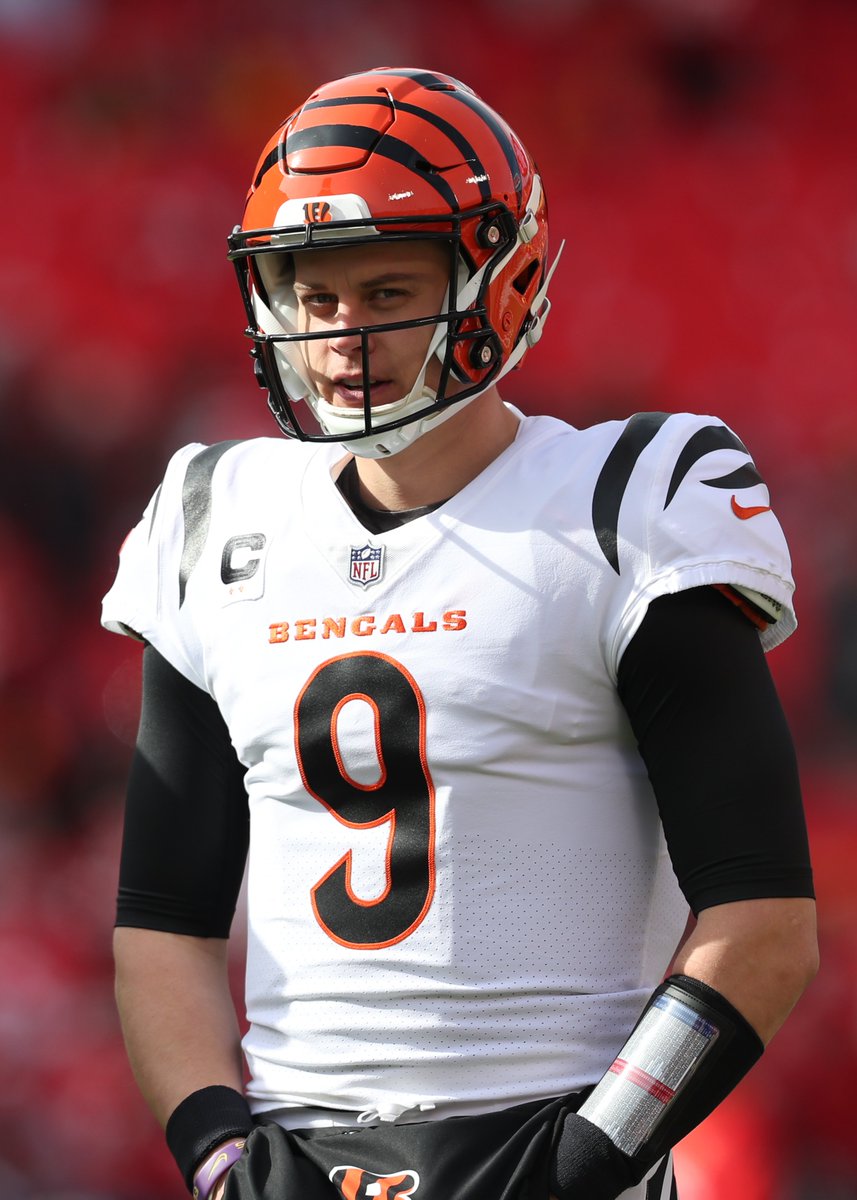 Which QB would you rather have in the #SuperBowl?

❤️ for Matthew Stafford
🔁 for Joe Burrow

#RamsHouse | #RuleTheJungle