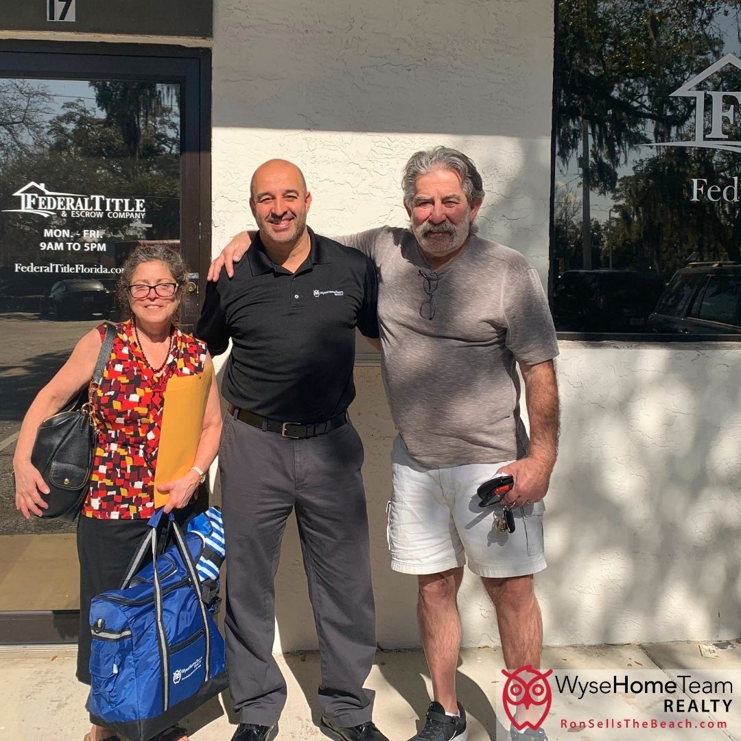WyseHomeTeam's tweet photo. Sunny day and happy sellers! Another successful closing. Congratulations to Maryann and Thomas. 
It was as easy as a day at the beach! https://t.co/twH9yDFD1o