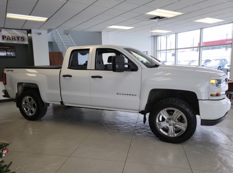 2017 Chevy Silverado

✅ Keyless Entry
✅ Cruise Control
✅ Power Package
✅ Alloy Wheels
…and much more ! Book a test drive today! 

📱 (519)767-9555

#car #auto #automobile #dealership #cardealership #eknorsauto #guelp #ontario #canada #TruckersGoHome #Bitcoin #HumanRights