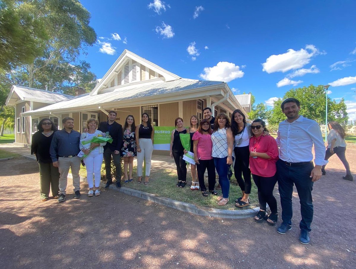 MinGobiernoRN's tweet photo. #RegistroCivil 👷🏻|  Esta mañana quedó inaugurada la obra de refacción y puesta en valor de la delegación primera de #Cipolletti. Con una inversión de más de $3 millones se realizó una restauración integra del histórico edificio cipoleño.  

📲Mas info: https://t.co/DDs3uhBVtK https://t.co/XO2AUUQ62U