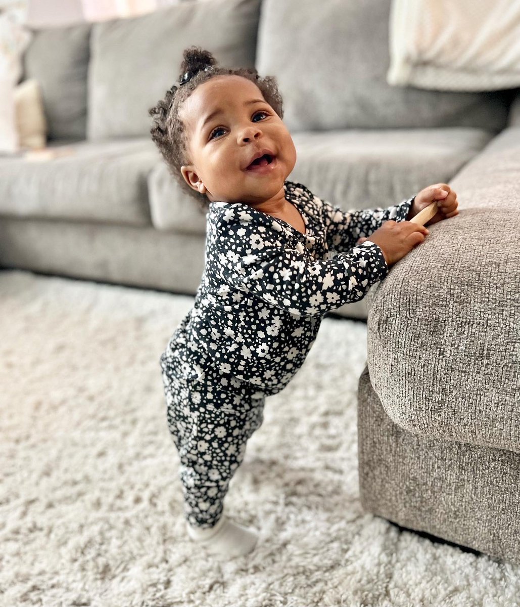 LoveJustJass's tweet image. How are my fellow Texans doing with this winter storm that just came through? ❄️

Yesterday we stayed bundled up inside and stayed warm and since we were inside, somebody has been practicing pulling up on everything in sight! 

#pullingup #7monthsold #babygirl #girlmama