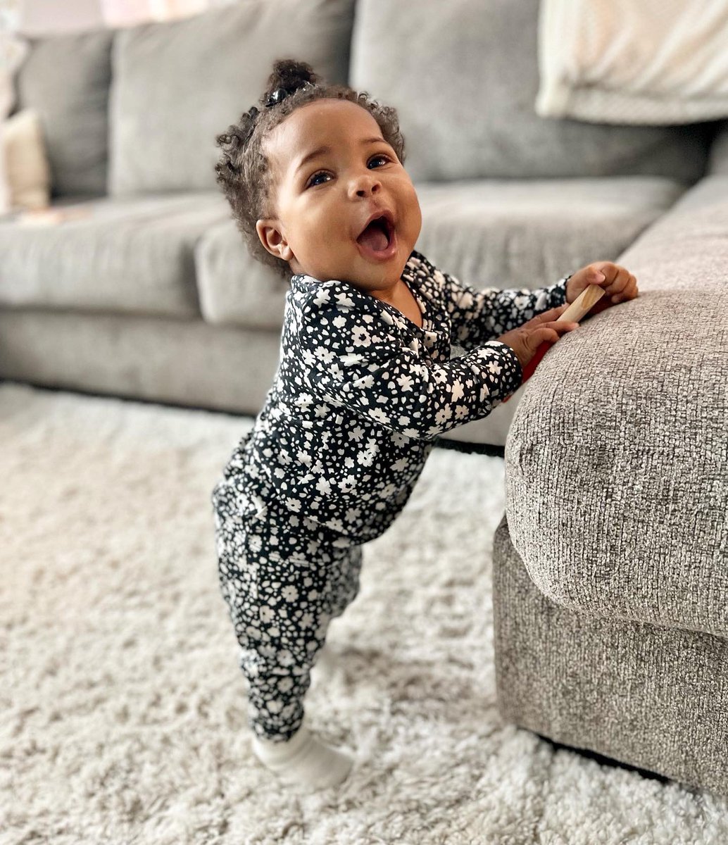 LoveJustJass's tweet image. How are my fellow Texans doing with this winter storm that just came through? ❄️

Yesterday we stayed bundled up inside and stayed warm and since we were inside, somebody has been practicing pulling up on everything in sight! 

#pullingup #7monthsold #babygirl #girlmama