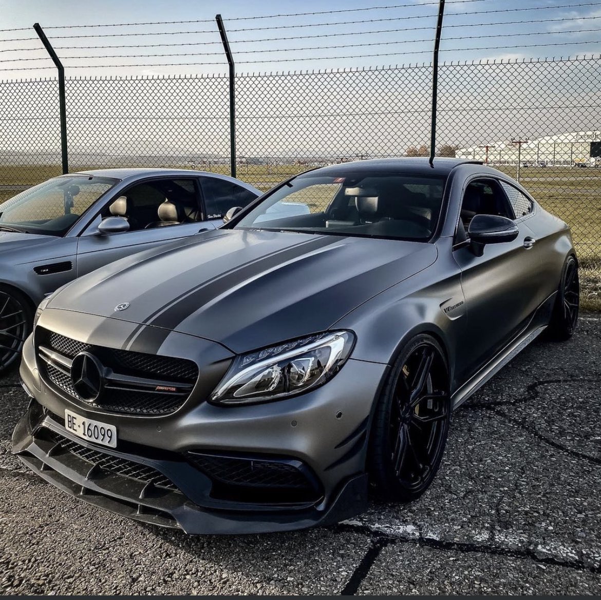 LUXURY 🏁 tweet media