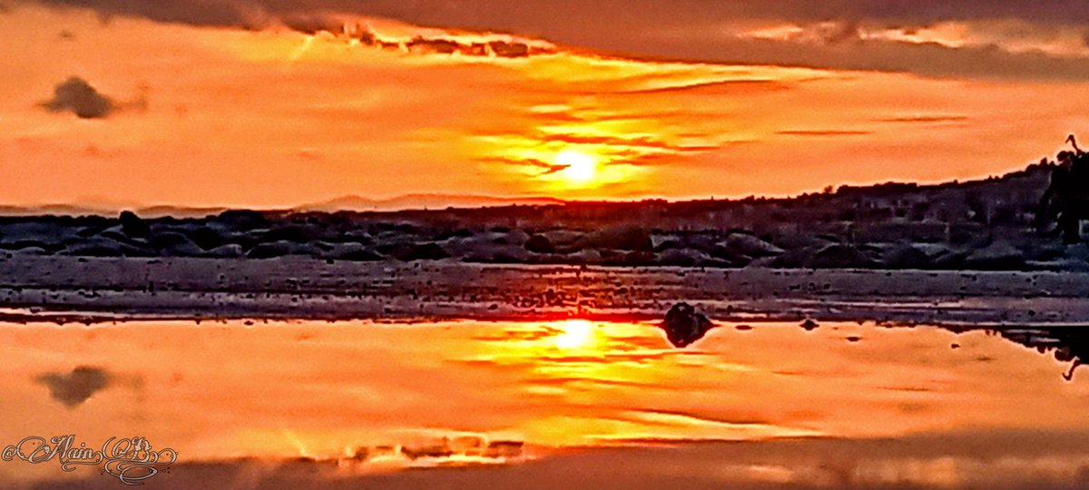 Voilà les Couleurs de ce Vendredi Soir...Bon Week-End...Baïeta...#Ilovenice #FenetreSurNice #exploreNiceCotedAzur #Nice06 #Nice