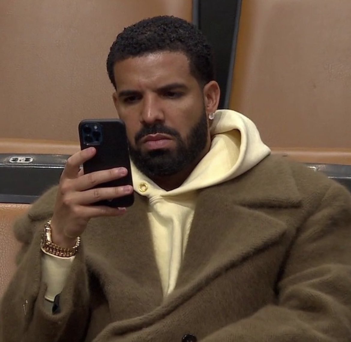 BrwnBoyChrncles's tweet image. When you still gotta report to your mom at the age of 25 #brownproblems