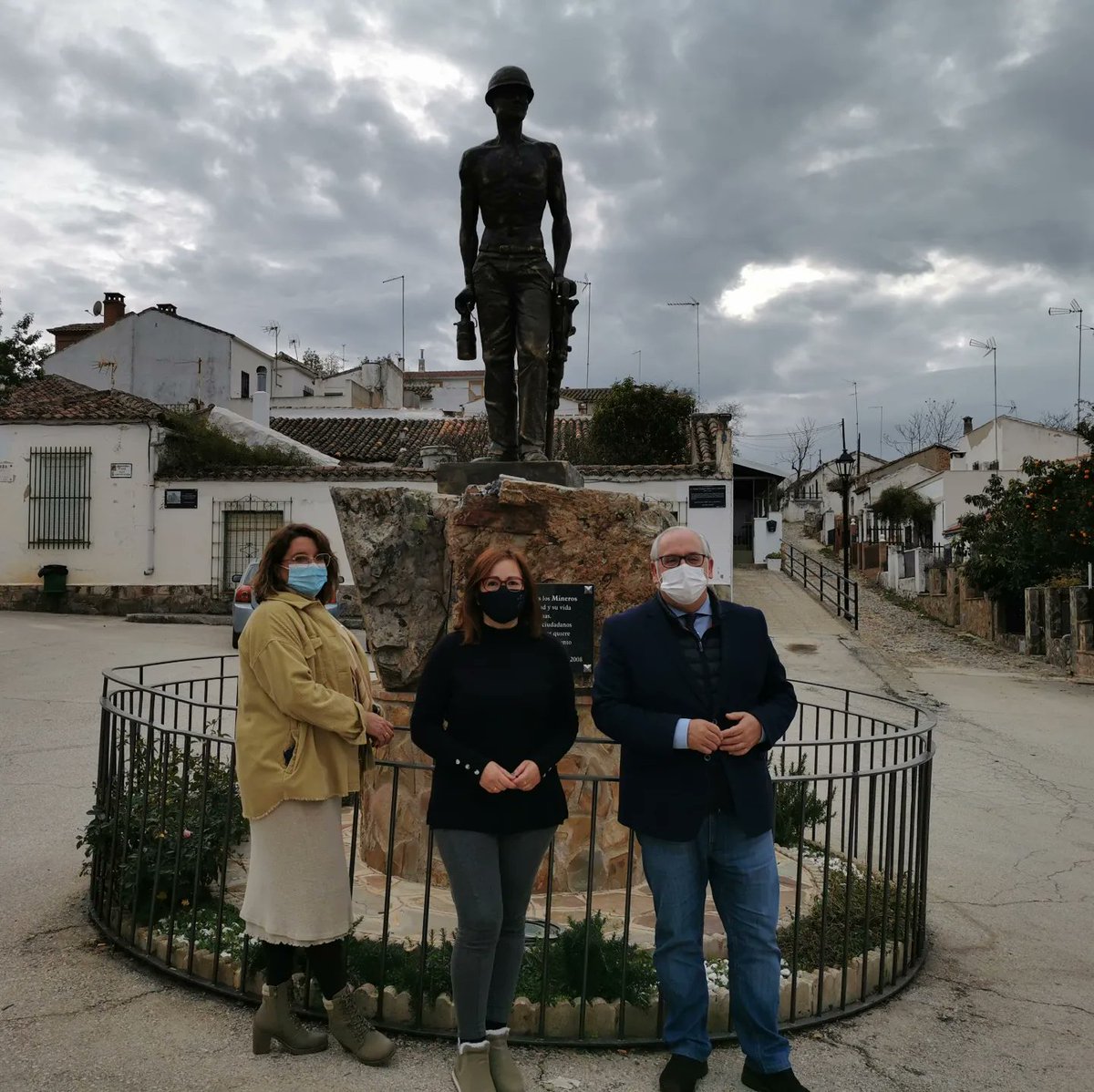Jesus_Estrella's tweet photo. Mañana de trabajo en #ElCentenillo con su gran ALCALDESA, Ana Ventura, para juntos, proyectar las singularidades de éste #PuebloMinero y garantizarle a sus vecinos que puedan desplazarse a #LaCarolina con el programa #TAXI A LA DEMANDA de @FomentoAND para realizar sus gestiones. https://t.co/9mxrdT80hQ