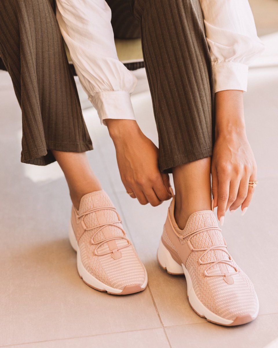 avrelife's tweet photo. Better than chocolates🍫 for Valentine's Day!

Click the link https://t.co/rSoYxxcfDe shop our SHADES OF LOVE  Collection!

#shadesoflove #valentinesday #Love #xoxo #pink #blush #bemyvalentine #AVRE #AVREShoes #sustainableshoes #sustainablefashion https://t.co/HT33IoceYM