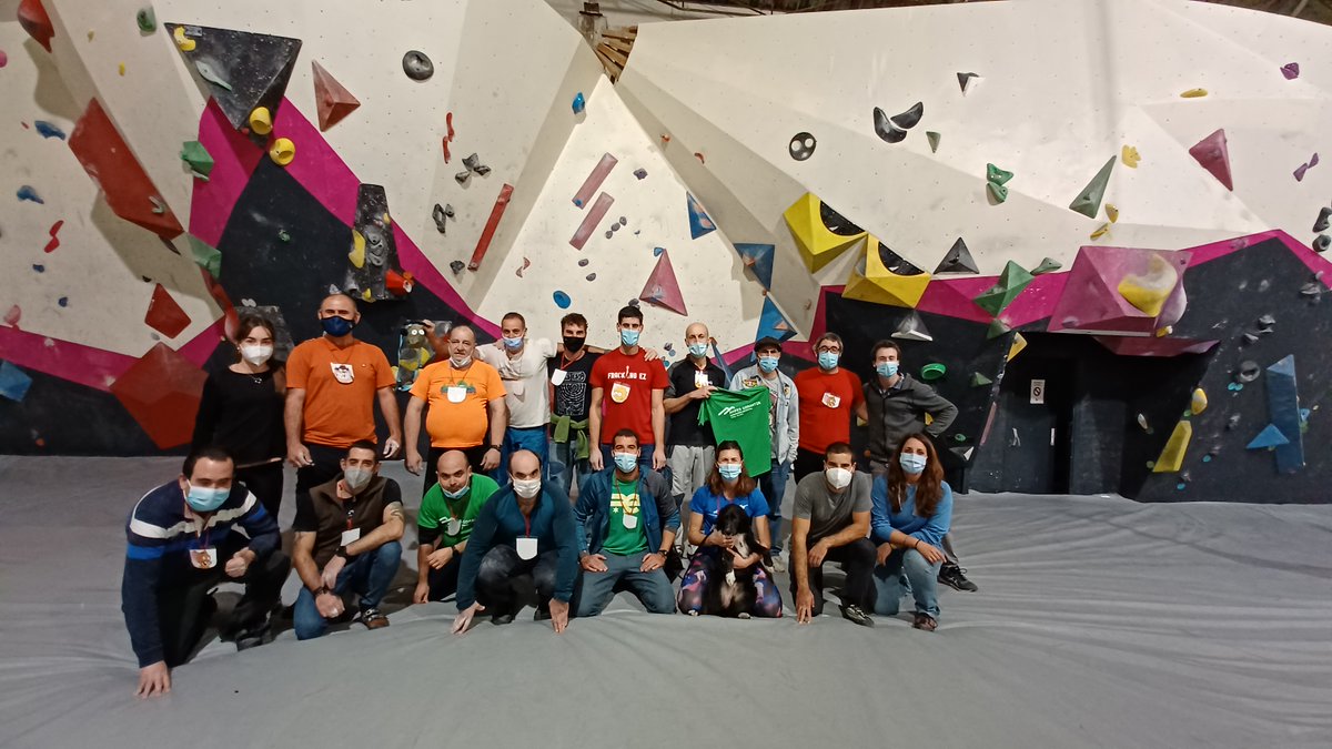 avifes's tweet photo. Nuestro equipo de Avifes escalada en acción: Encuentro de escaladores y escaladoras, con más de 20 participantes.
La escalada como punto de encuentro, de disfrute, una herramienta más para cuidar la salud mental. 
Cordadas por la #saludmental
Eskerrik asko #Piugazbilbao https://t.co/EP4Gn2z99y