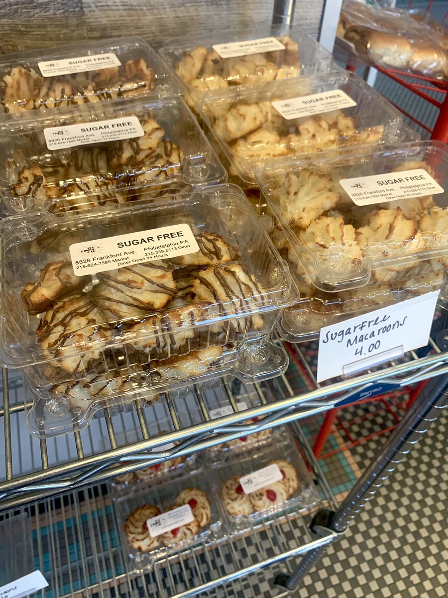 _TheDiningCar's tweet image. Our sugar free macaroons now come drizzled in sugar free chocolate. #meetmeatthecar #sugarfree