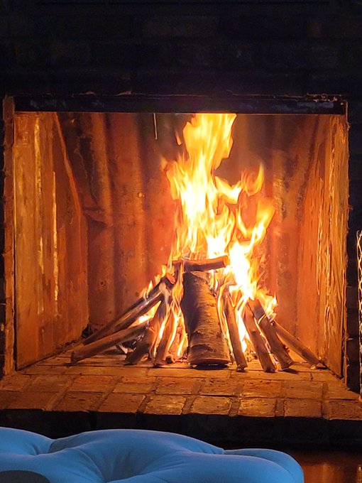 No power but can't lie - nothing better than snuggling in front of a roaring fire! https://t.co/gklL