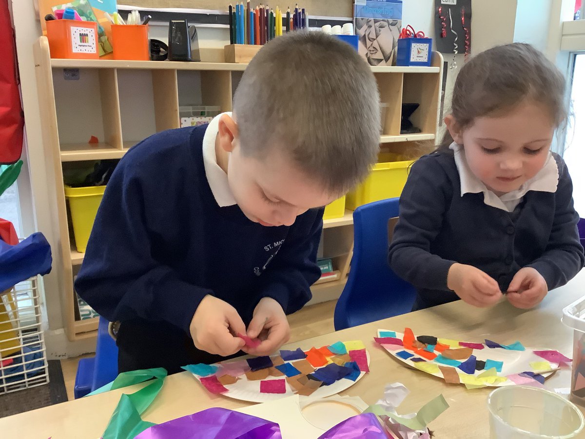 Eastham_SMCA's tweet photo. Lunar New Year creativity.
The children were so engrossed creating their own fans, lanterns and masks. #weareartists #lovetomake #bestdayever #LunarNewYear https://t.co/ZCQtCzk6Ko