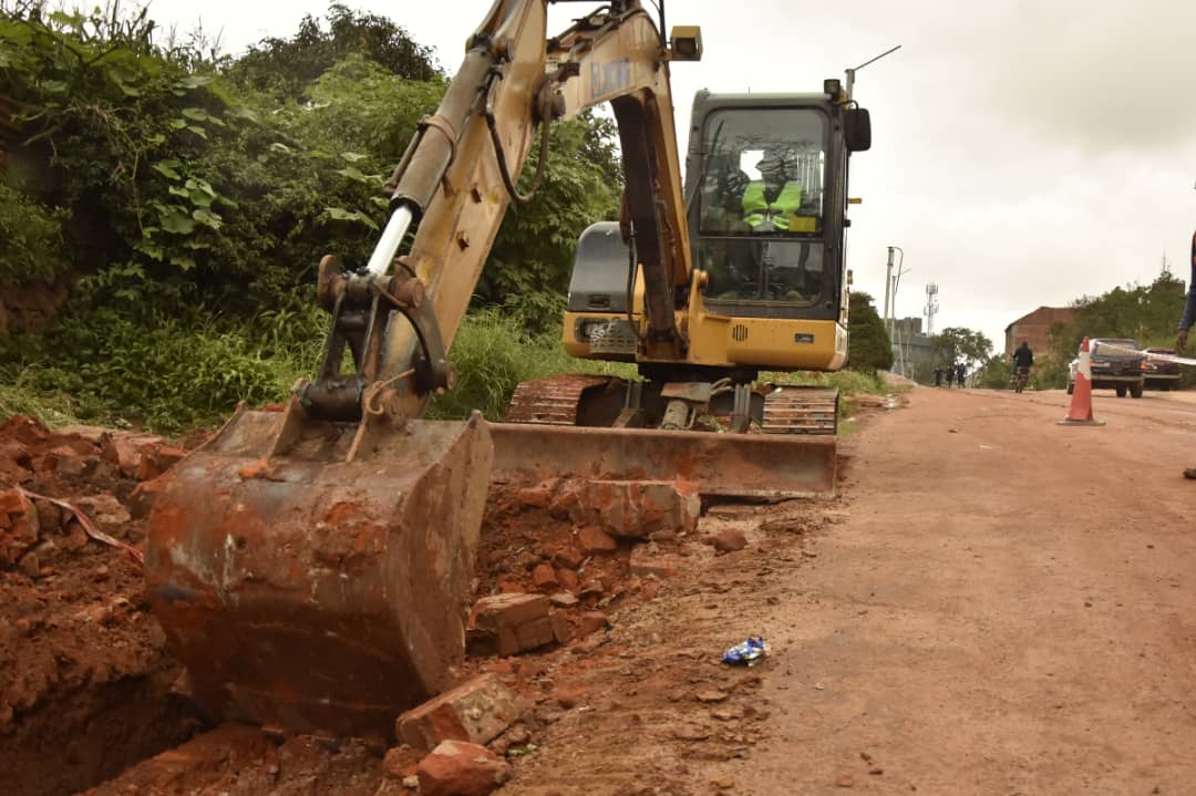 LeCompatriote26's tweet photo. La lutte contre les érosions  continue au Lualaba ; JE SUIS SATISFAIT DU DEROULEMENT DES TRAVAUX DANS LA COMMUNE DE FUNGURUME ✍ @central_sage https://t.co/ArhOXdOGQd