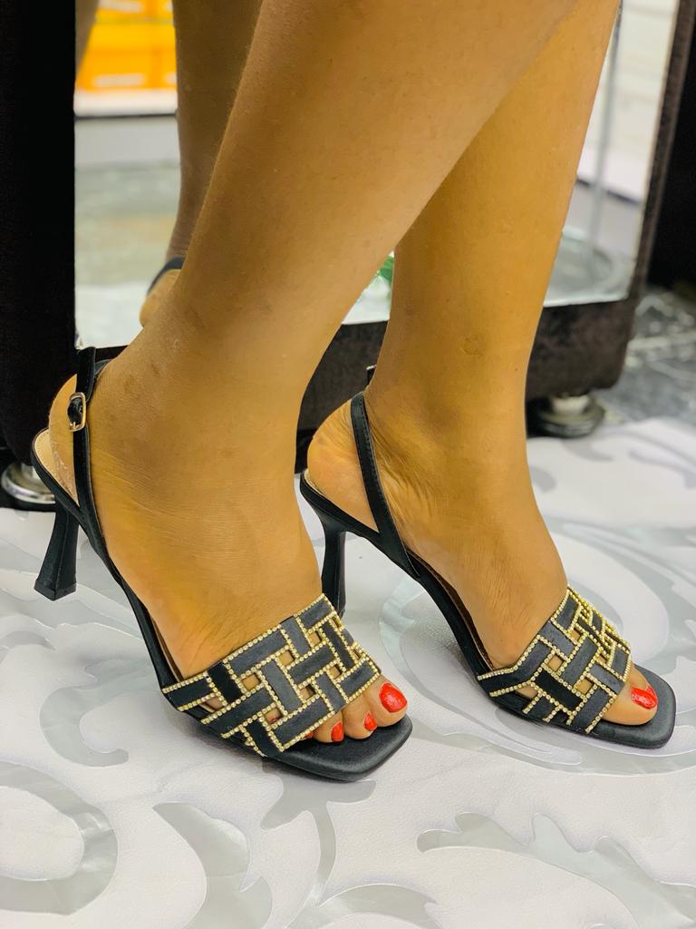 tinabab92977034's tweet image. Just that regular girl hustling for daily bread. Plz help me to reweet till buyers locate me. 
Tiwa/ Taooma/ #revolutionplusproperty