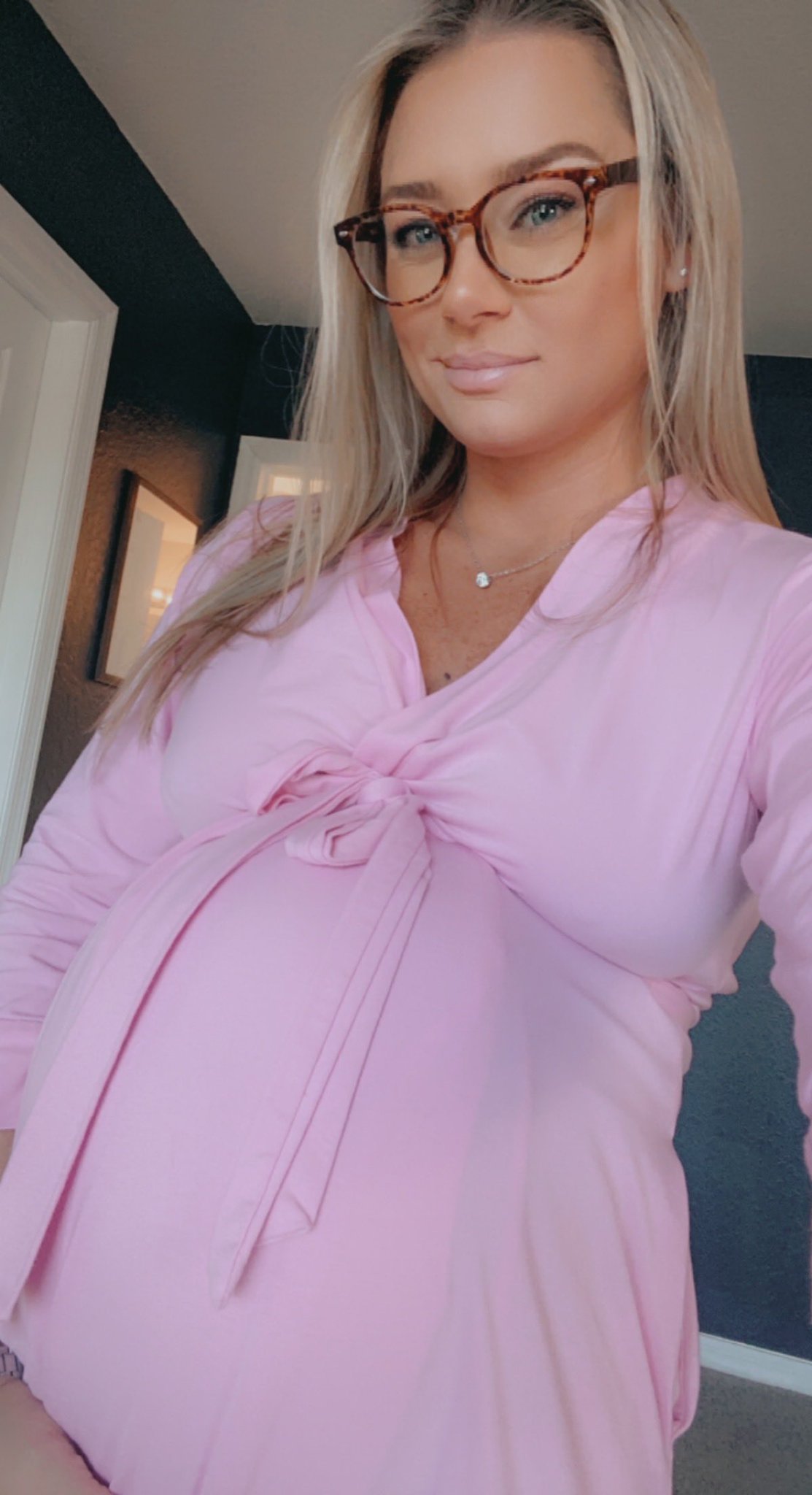 TW Pornstars - 1 pic. 𝓛auran 𝓥ickers. Twitter. I know I’m gonna get