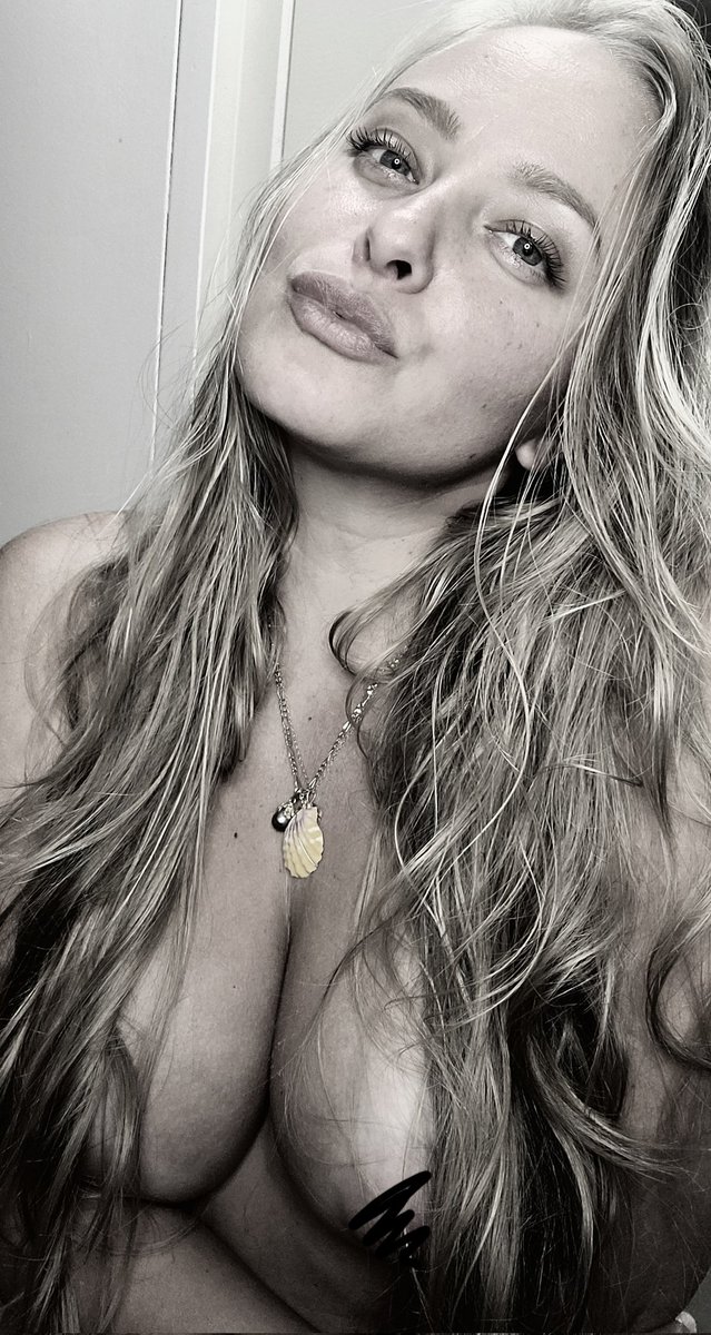 Ashley Hobbs’s pics and videos