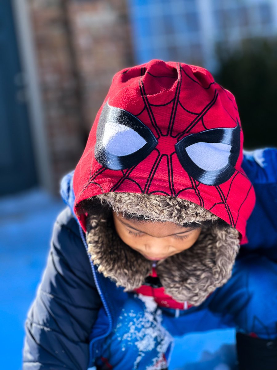 HeavenlySkyes_'s tweet photo. Snow spider on the loose in Norman!❄️ #KalReign https://t.co/JRv4ExFnIu