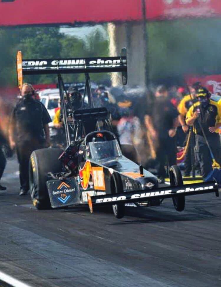 LexJoon's tweet image. I’m more or less living in the middle, probably a bit to the rear.  #FastForward #TopFuel @NHRA #330mph