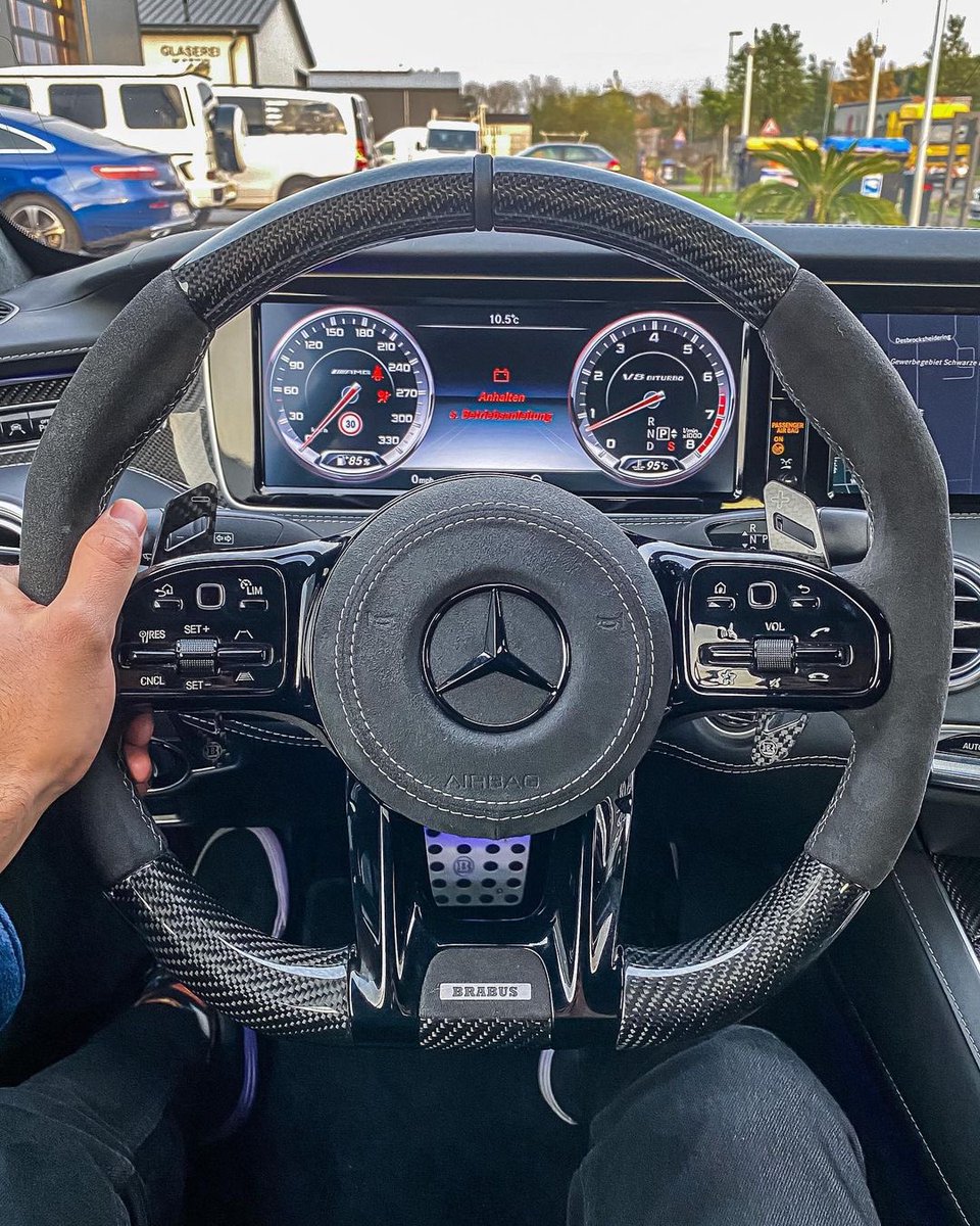 DriveAMG's tweet image. The perfect steering wheel 😍#driveamg