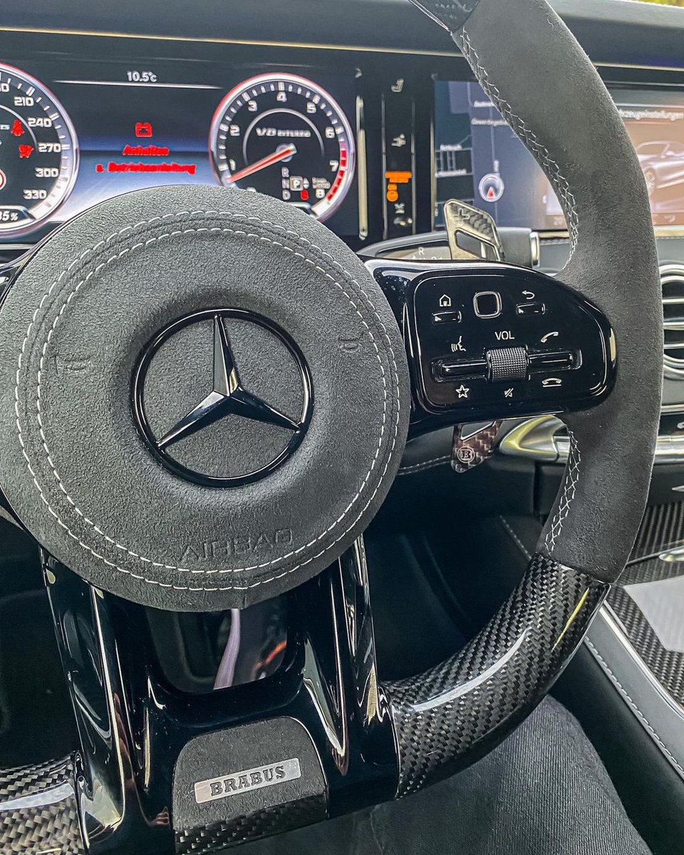 DriveAMG's tweet image. The perfect steering wheel 😍#driveamg
