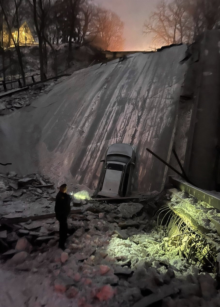 On January 28, these five officers from Zone 4 did not hesitate when reports of the Fern Hollow Bridge collapse began rolling in. First on scene, they slid down the treacherous hillside to reach the victims below. Their rapid response surely saved lives.
Thank you officers!