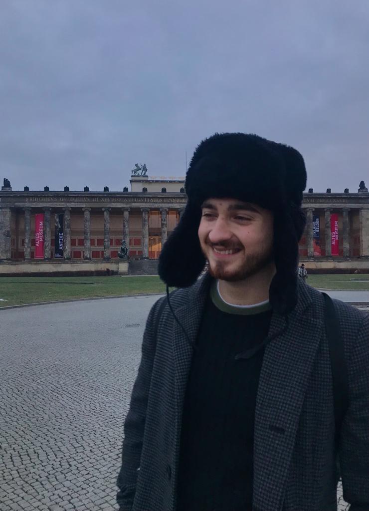 fypupiss's tweet photo. Gli occhi di chi ha ascoltato tutte le opinioni, il sorriso di chi le ha rifiutate tutte https://t.co/oGMBsVIqcZ