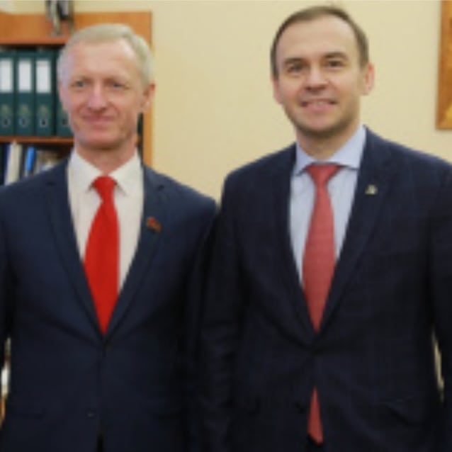 В Омск для участия в завтрашнем Пленуме Омского обкома КПРФ прилетел Первый заместитель Председателя ЦК КПРФ, депутат Госдумы Юрий Афонин. Он у нас впервые, поэтому с большим интересом посмотрел и типографию, и телестудии. Пообщался с депутатом Омского горсовета ИВАНОМ Фединым