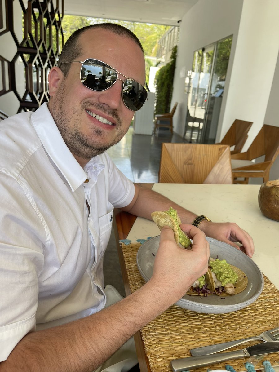 SimonDixonTwitt's tweet photo. #Bitcoin Beach. 50% off when you pay with #BTC - #ElSalvador transitioning into a savings based economy rather than debt based economy as this offer only works for your business if you #HODL https://t.co/Lhbr6cLzzk