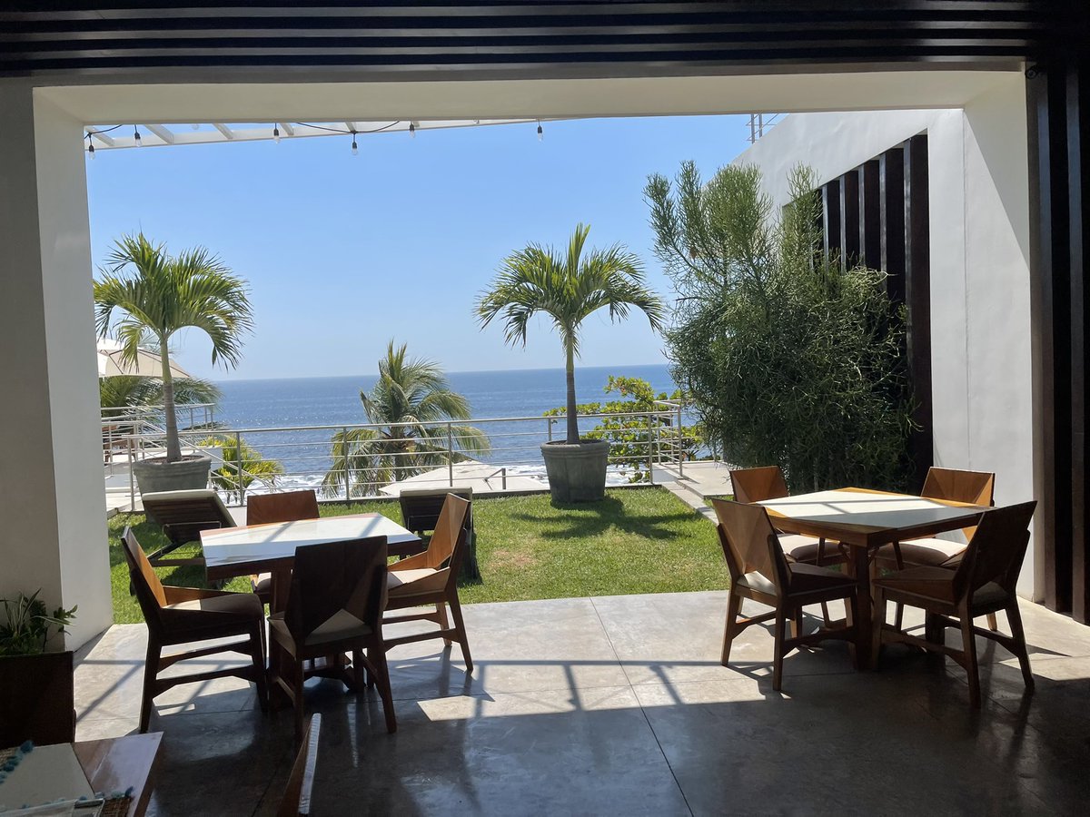 SimonDixonTwitt's tweet photo. #Bitcoin Beach. 50% off when you pay with #BTC - #ElSalvador transitioning into a savings based economy rather than debt based economy as this offer only works for your business if you #HODL https://t.co/Lhbr6cLzzk