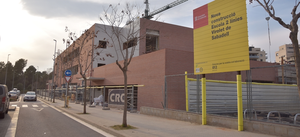 iSabadellcat's tweet photo. La incertesa torna a les famílies de l'institut escola Virolet de #Sabadell, ara per l'edifici annex: “ens diuen que l’edifici estarà llest el 2024, però l’experiència ens diu que no; no ens els creiem”. https://t.co/vTeRfO22nG https://t.co/l9Nq8EuvXG