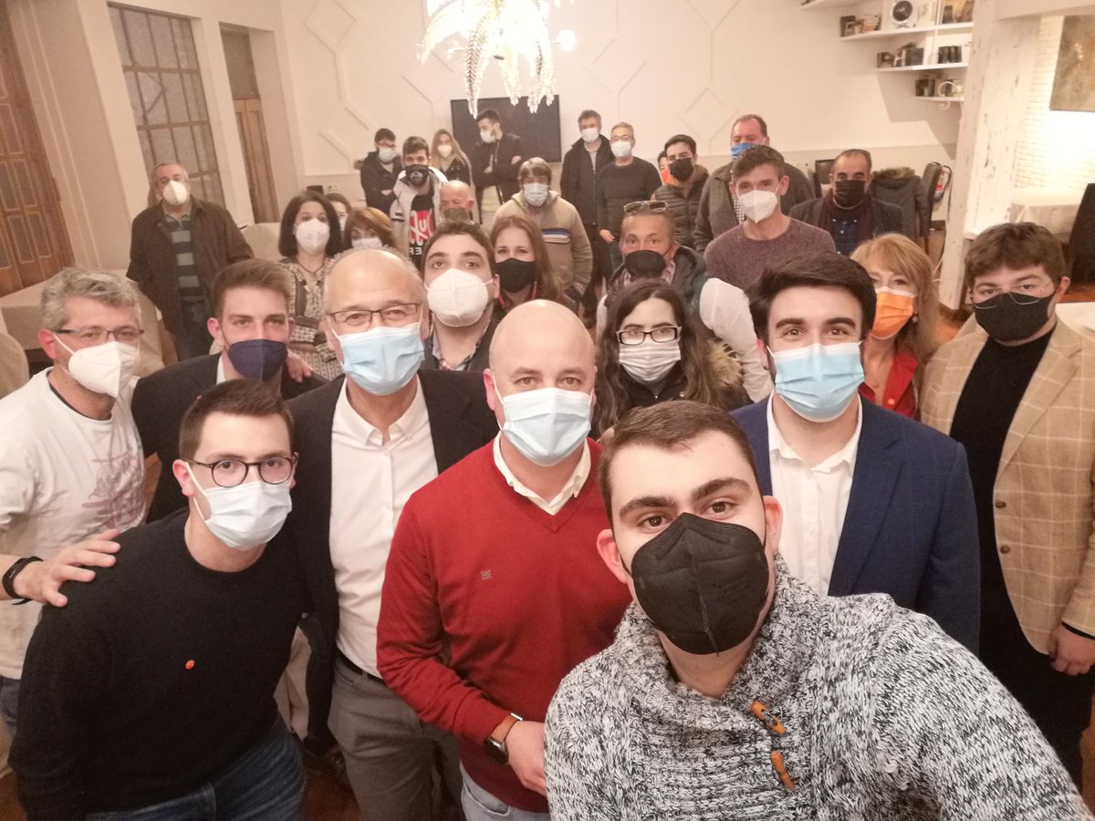 CsSalamanca's tweet photo. 🍊 Los jóvenes son el remedio contra la despoblación, y hoy en Peñaranda lo hemos demostrado en nuestro acto sobre el tema, donde nos han acompañado @LuisFuentesCs, @davidcsequeros y @sergiojh90 ¡Gracias a todos los que habéis venido! https://t.co/BPW0f5VIBV