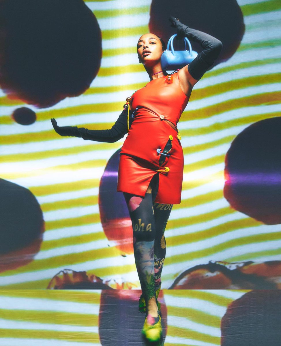 rimonhannah's tweet photo. So @vmagazine included me as their ‘V girl’ in their latest issue, so I decided to apply some pressure and show off the Versatility 🌪❤️ https://t.co/Dj1SHyOq4m