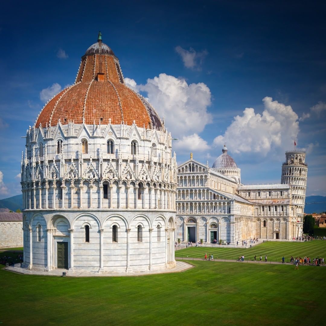 ギュッと歴史が詰まってます！😉 📌Piazza Dei Miracoli / @italia @VisitTuscany 📷 from @TerrediPisa