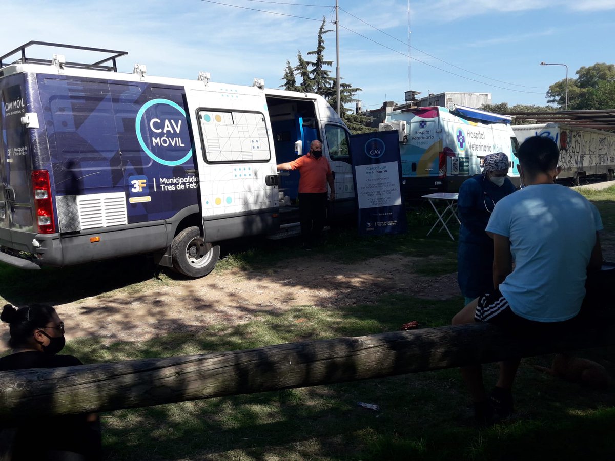 toniolo_marcela's tweet photo. Políticas de Salud para nuestras mascotas.
El Hospital Veterinario Móvil realiza castraciones previa inscripción en el #CavMovil.
Esta semana en #EjercitoDeLosAndes
#AtenciónAlVecino
#ZoonosisSalud3F
🐶🐱 https://t.co/j2b39jw9Gp