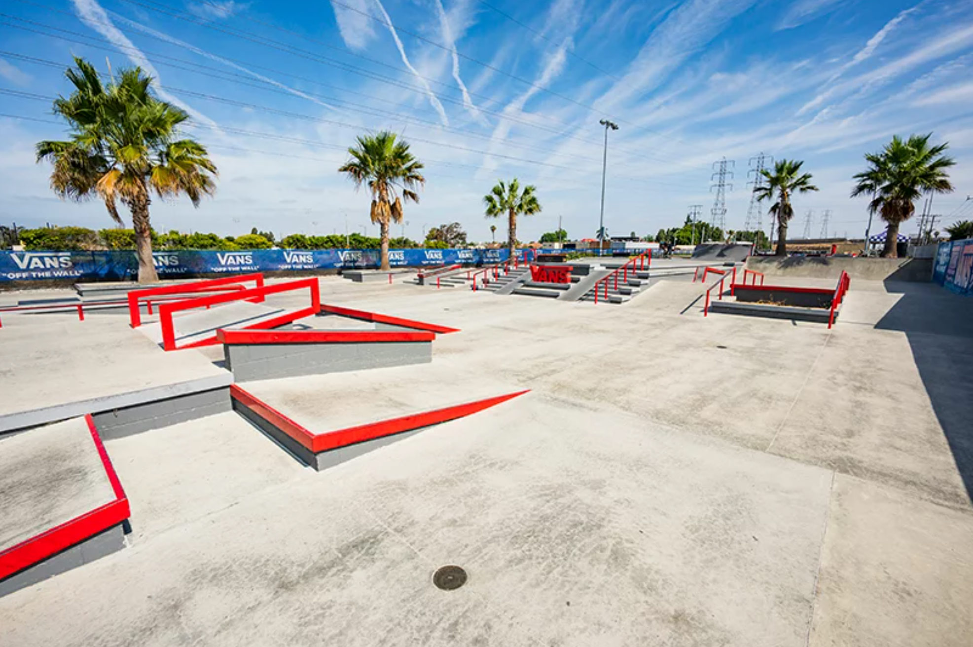 Elasticiteit Verwaarlozing formeel Skatespot on Twitter: "Vans Off The Wall Skatepark Huntington Beach has  reopened! Open 7 days a week from 10am-6pm, skateboarding allowed all days  except Wednesday for BMX day. More info here: https://t.co/eYBWLFpVi9