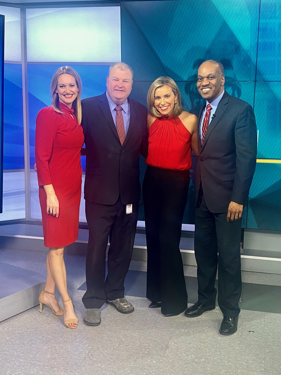 Red day… all day…. for #GoRedforWomen #WearRedDay &amp; our heart warrior <a href="/Melanie_Falcon/">Melanie Falcon</a> ❤️ <a href="/AHAPennsylvania/">American Heart Association - Pennsylvania</a>