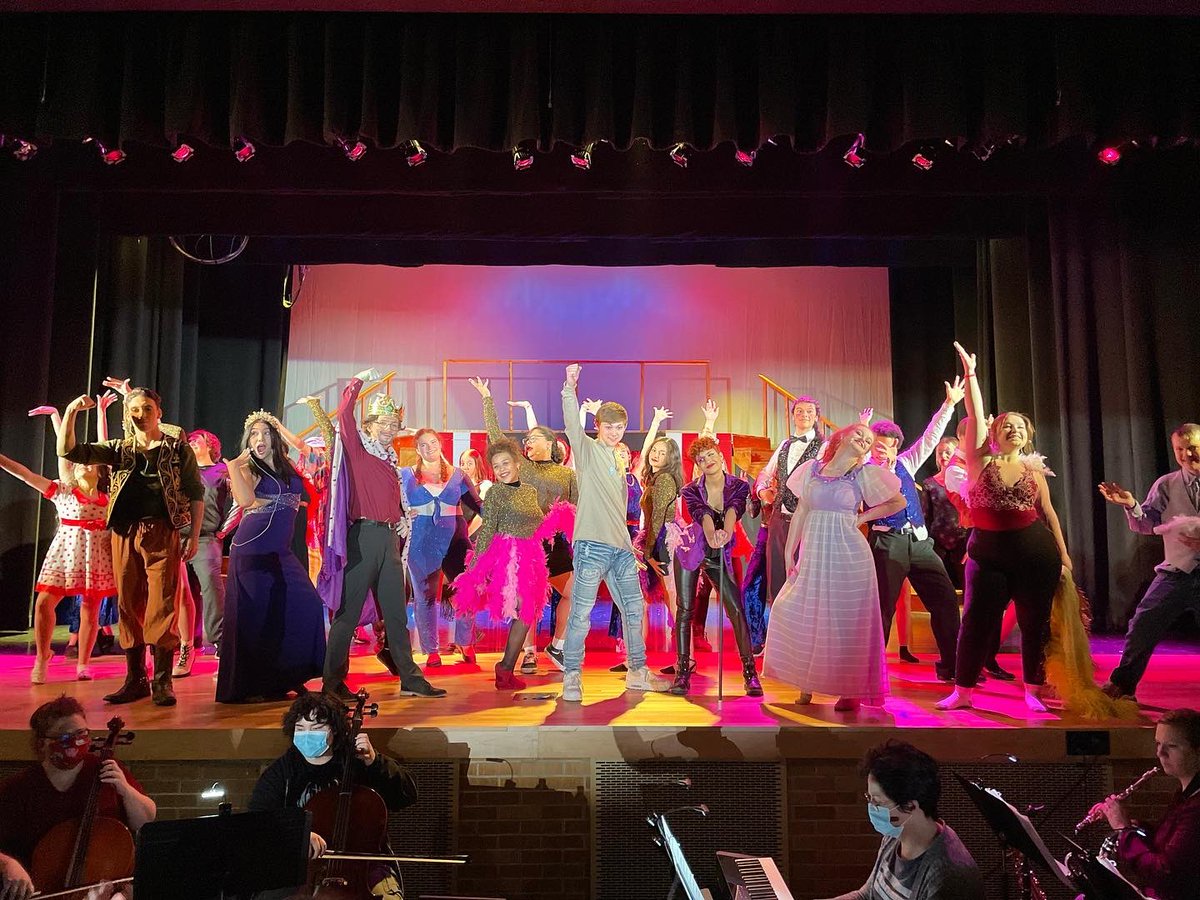 WCHSTheatre1's tweet photo. Tonight and tomorrow! Feb 4 &amp; 5 @ 7:00pm. Join us for circus fun, singing, dancing, popcorn, and cotton candy at PIPPIN! Purchase tickets at the door. $5 with student ID, $7 general admission https://t.co/eNICHD3U6N