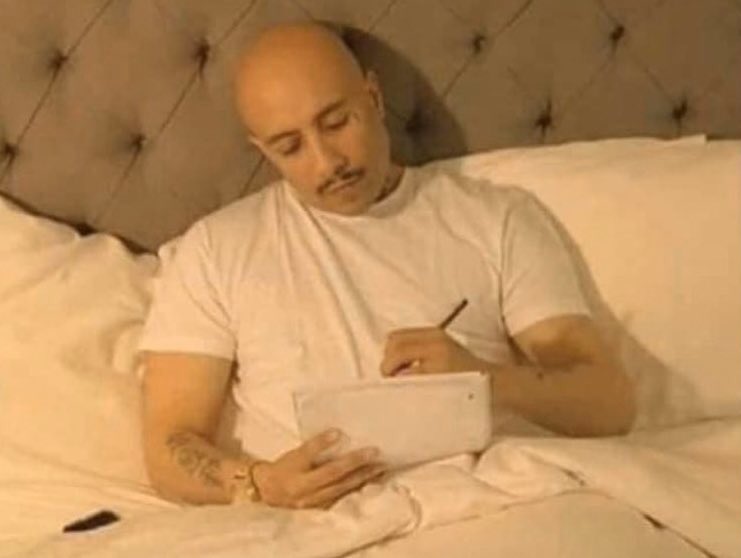 gio__palace's tweet photo. Hot Cheetos are red, Bud lights are blue, will you be my Modelo, and I’ll be your foo. https://t.co/6JQMj0GQ40