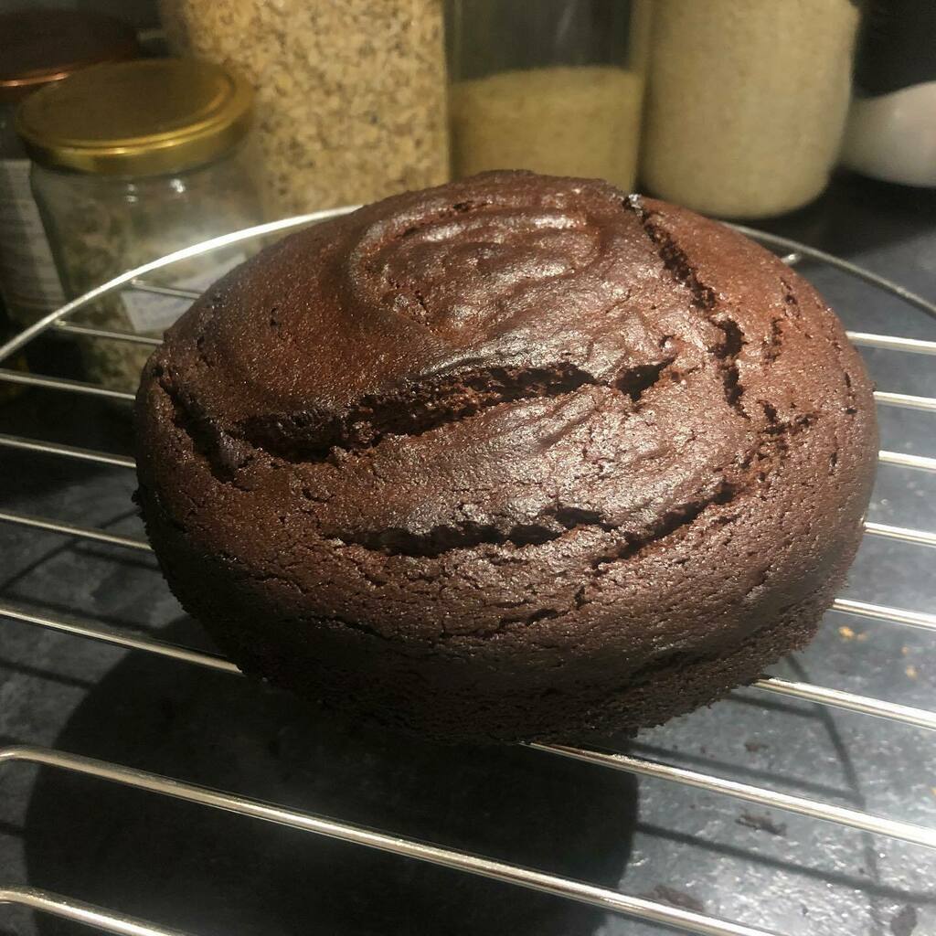 Tazziii's tweet photo. The Cake!! 

My house mate loved it which is why I’m still up as we had a slice together and had a good old chat!☺️

More cooking lives to come I guess. What should I cook or bake next? 
.
.
.
.
.
#chocolatesponge #cake #birthdaycake #minicake #cookingli… https://t.co/TsunWP4XRK https://t.co/BwXMMo24K4