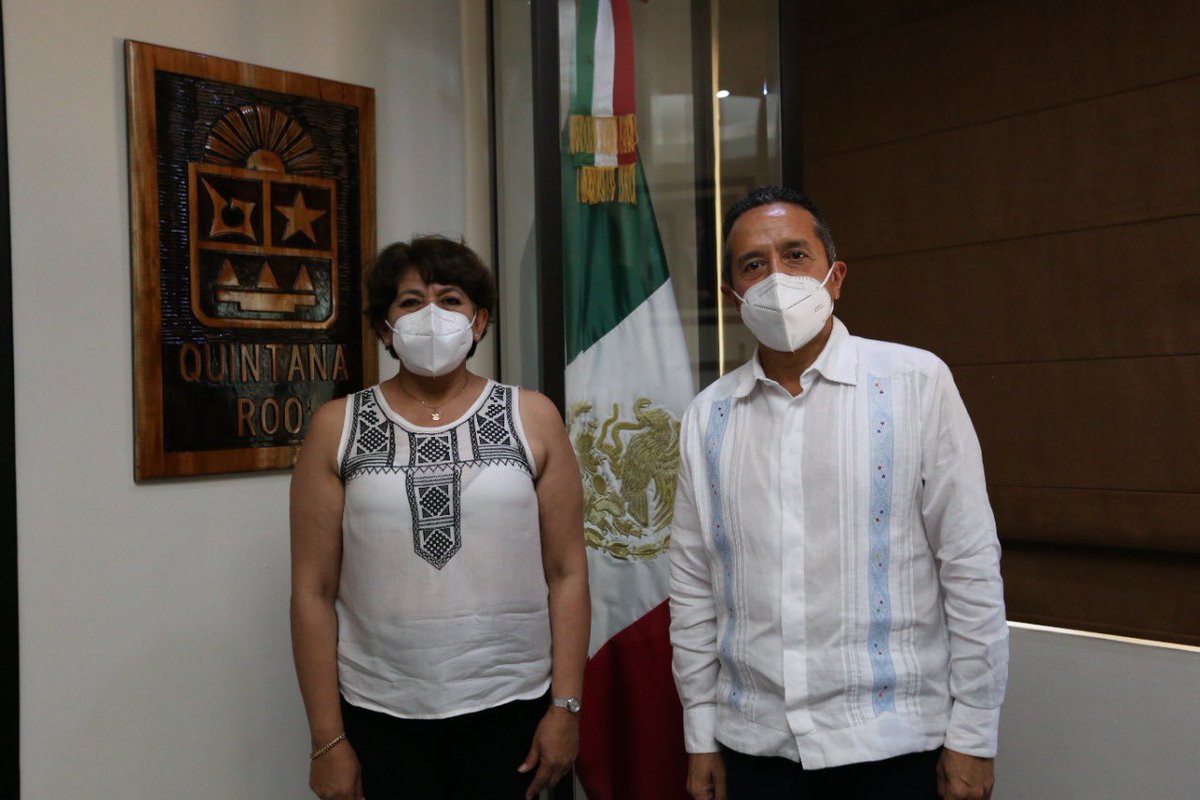 CarlosJoaquin's tweet photo. Bienvenida a #Chetumal la Maestra @delfinagomeza Secretaria de  @SEP_mx que nos acompaña en una gira de revisión de escuelas, planes de estudio, encuentro con maestras y maestros. Educación como base de desarrollo en #QuintanaRoo https://t.co/Wq4I5zOEW2