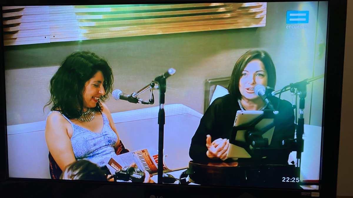 nildasarli's tweet photo. Amarte siempre @mavidiazmusic 
Que lindo programa en @CanalEncuentro 
#SirenasdelRock 
#sofiaviola https://t.co/bNmGT2Ubmu