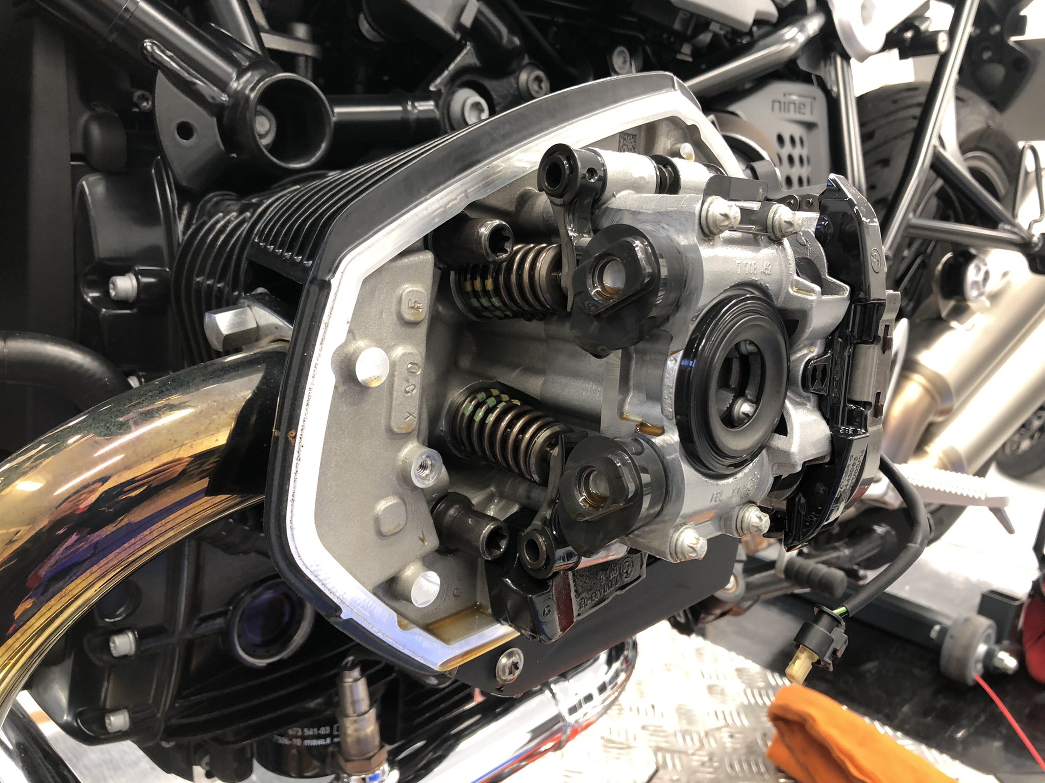 BMW RnineT 純正 シリンダーヘッドカバー BMW R nine T 純正シリンダー