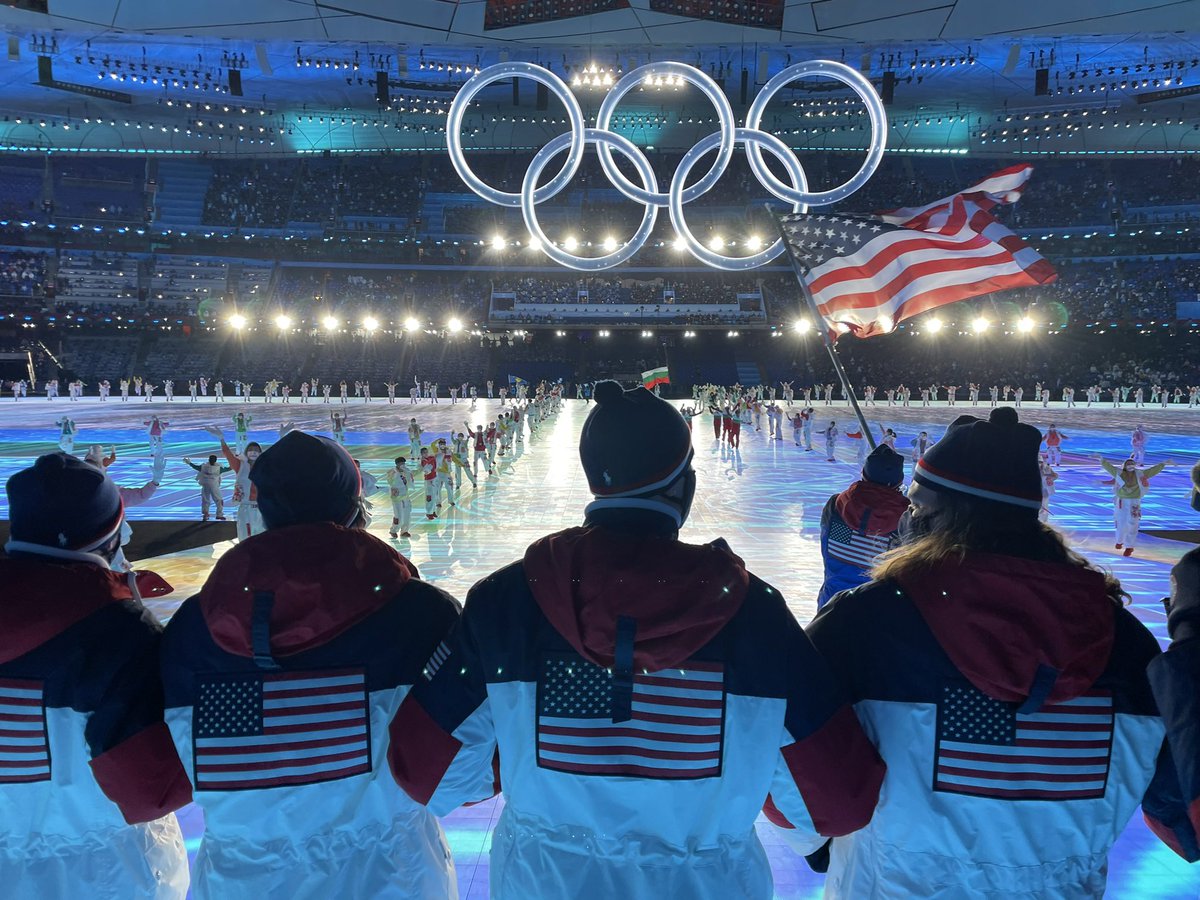 Missed my calling as a photographer apparently.. 👀 ..but in all seriousness, how awesome of a moment for this team!? Glad I was there to capture the moment! ❤️🇺🇸 #TeamUSA #Curling #USACurling #OlympicGames #OpeningCeremony
