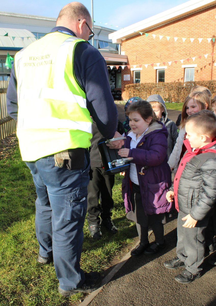 WBLeighSch's tweet photo. Thank you @WestburyWTC for the opportunity to monitor and measure our air quality around #WLPSWestbury school site #solarpower
#EcoSchool #GreenFlagStatus #SalisburyDioSchools
#InspireAspireAchieve
@MatraversSchool @EcoSchools @SDBE_Update @BethT_Heritage https://t.co/kzOZ2ezMJX