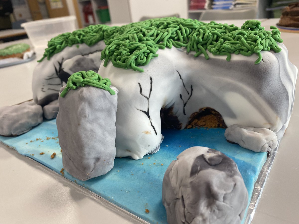 SarahGeography's tweet image. Edible coastal landforms created by year 10 today! @KinetonHighSch