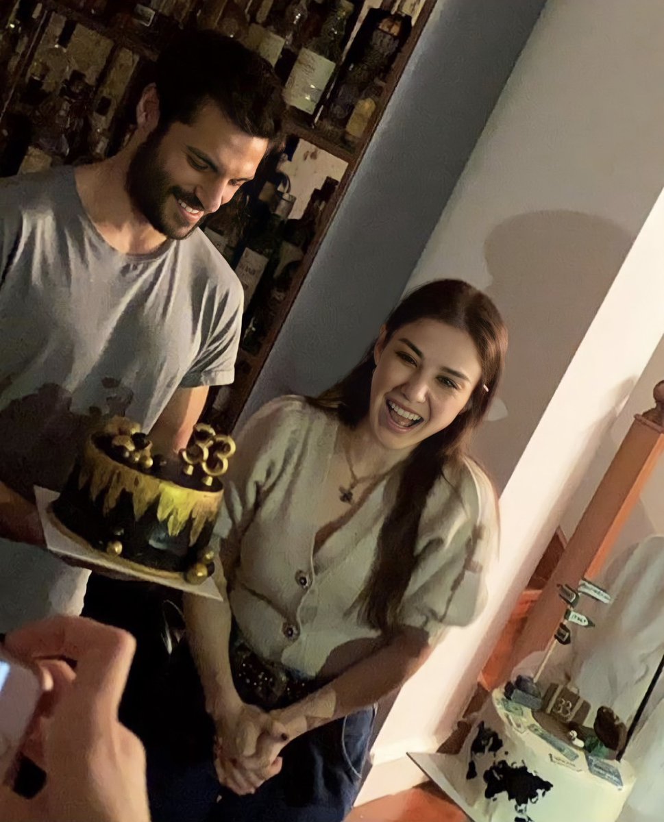 kirazmevsimi_64's tweet photo. sevdiğinle ailenle dostlarınla nice mutlu yılların olsun

EnGüzelYıllara ÖzgeGürel https://t.co/WudKBtHwR1