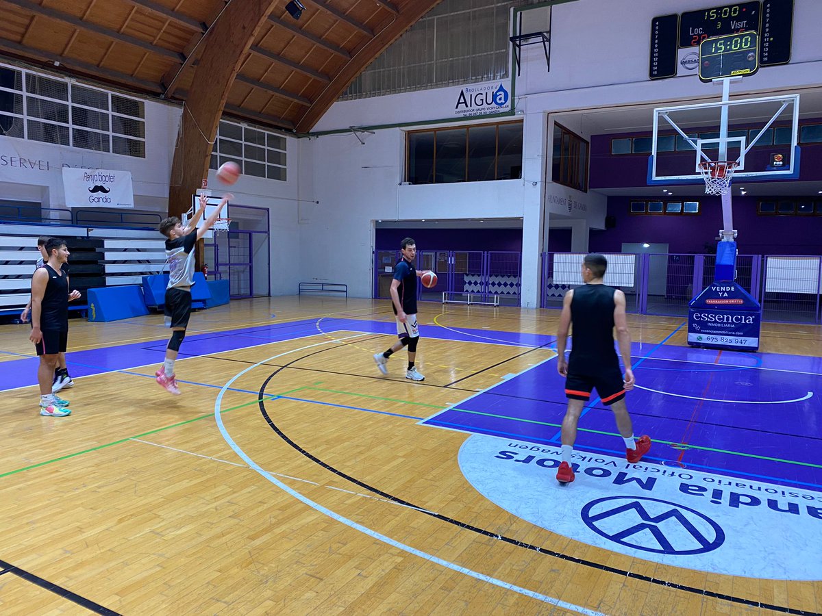 UPBGandia's tweet photo. 1º EQUIPO | 🏀
Podremos ganar o perder pero siempre, siempre...UN𝗜T𝗦🔥⛹️🏼♂️
Última sesión de entrenamiento para recibir al @nbtorrent.
Mañana os esperamos en el pabellón.
#UNITSCREIXEM💜
@AngelsVision_ 🕶 #EMBALPACK📦 #NISSANALMENAR🚗 #GANDIAMOTORS🚘 #2FASE @fbcv_es https://t.co/l2JEU7Qo4c