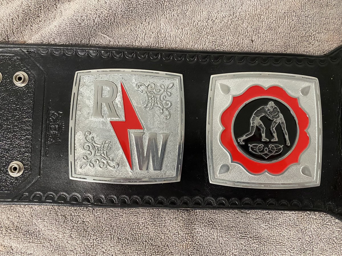 MurrayGrande's tweet photo. My latest belt: Pacific Northwest Championship for @RelentlessPNW
5 plate polished zinc w/ hand texturing. They approached me right after we lost #ReggieParks. As an homage to the king, I incorporated his regional Domed Globe style with elements from the old PDX territory belt. https://t.co/ztGABzE8UR